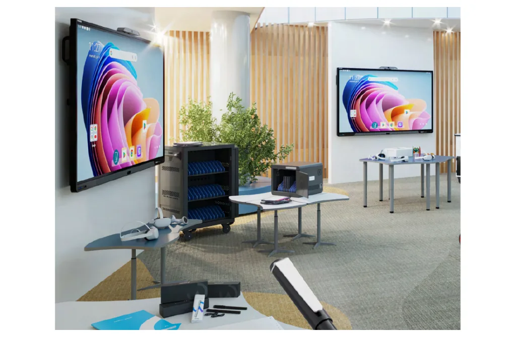 Monitor interattivo Ui Touch installato in ambiente ufficio e formazione